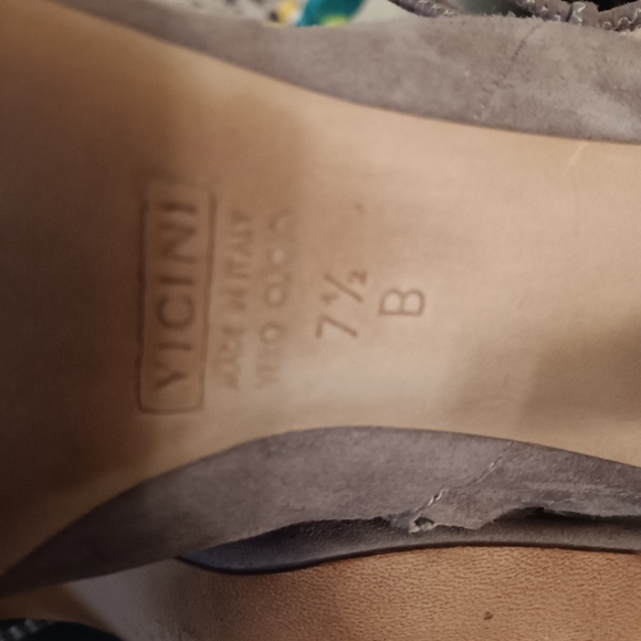 Boots - Picture 4 of 8